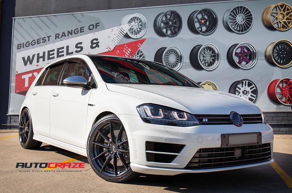 VOLKSWAGEN GOLF SECTOR SATIN BLACK